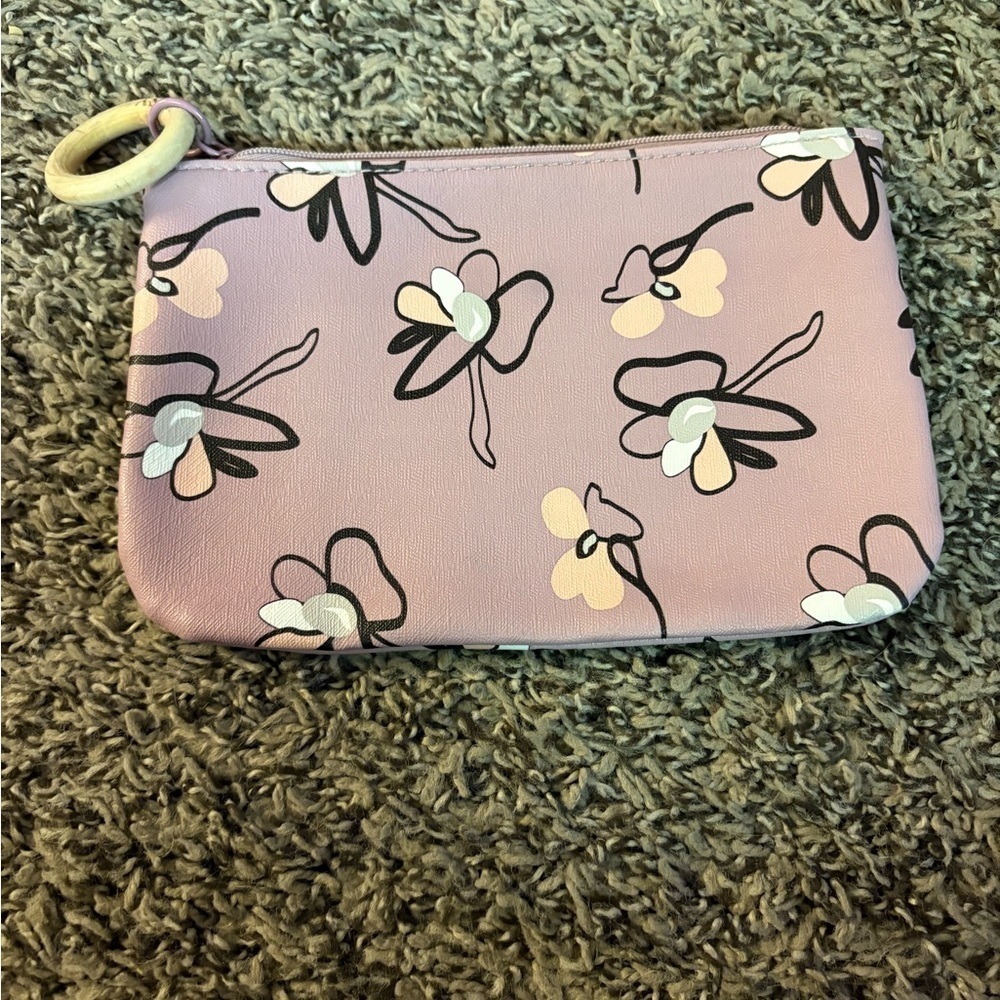 8 Small adorable Ipsy makeup bags. - Picture 3 of 9